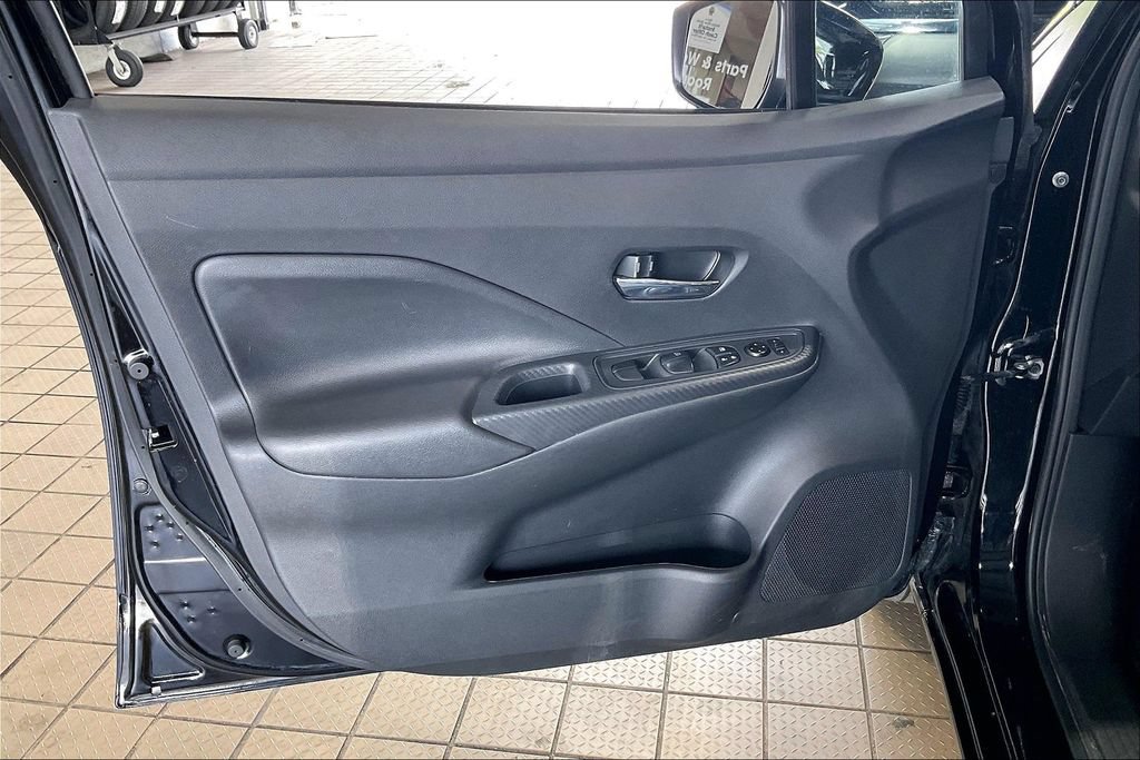 Used 2025 Nissan Versa SV FWD image 2