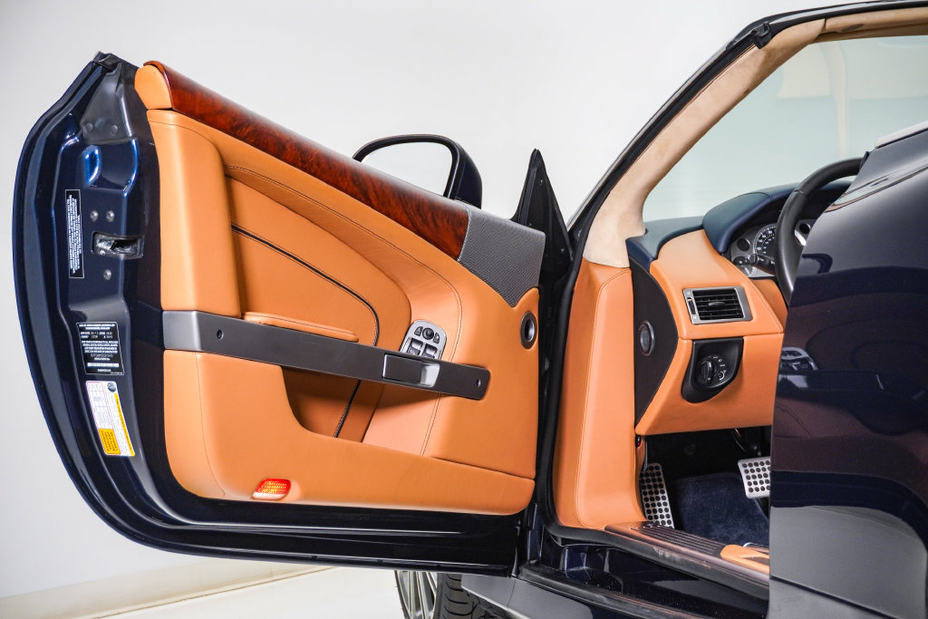 Used 2014 Aston Martin DB9 Volante RWD image 37
