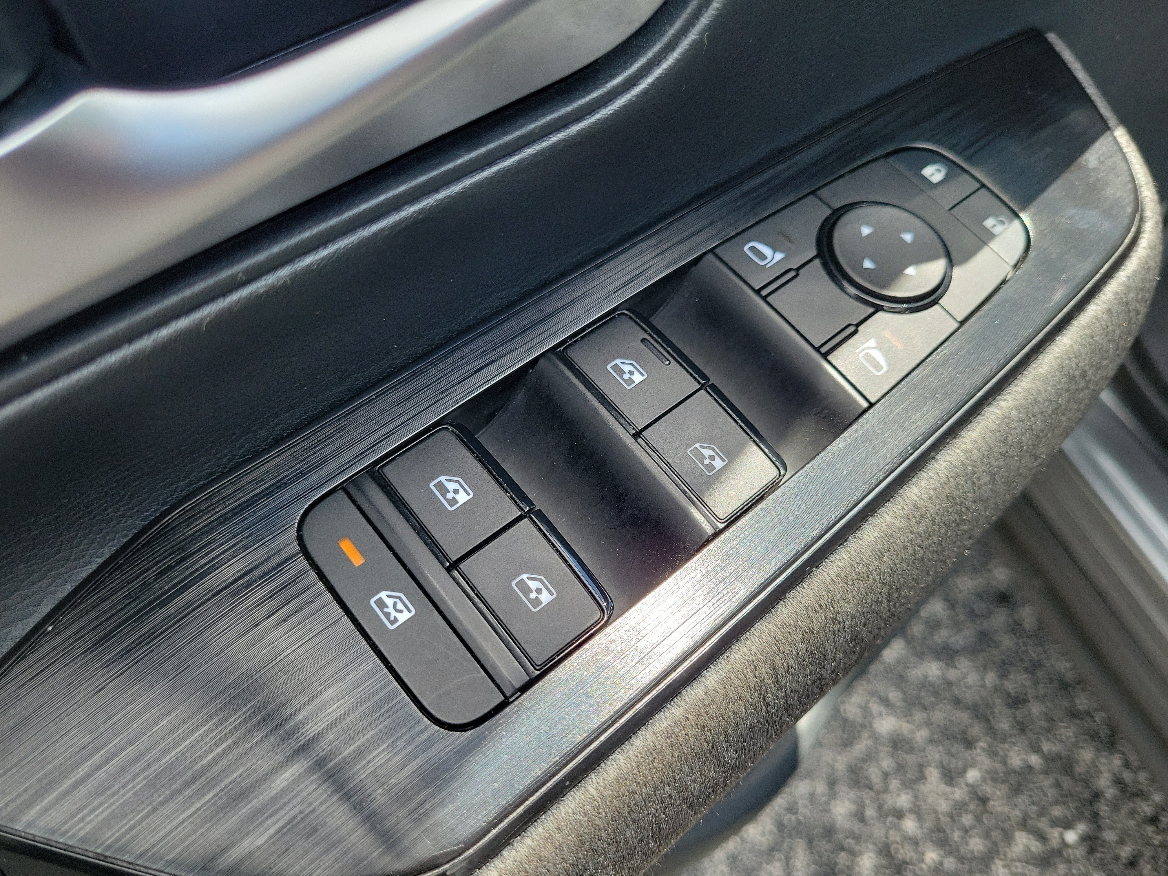 Certified 2025 Nissan Kicks SV FWD image 10