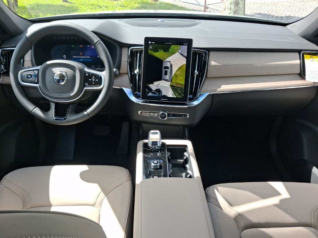 New 2026 Volvo XC90 T8 Plus w/ Protection Package Premier AWD/4WD image 6