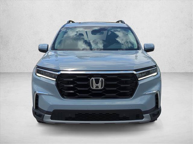 Used 2025 Honda Pilot Touring image 2