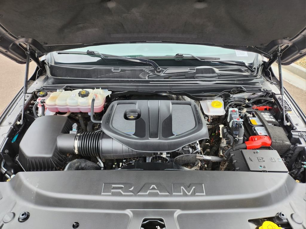 Used 2025 RAM 1500 Laramie w/ Sport Appearance Package AWD/4WD image 9