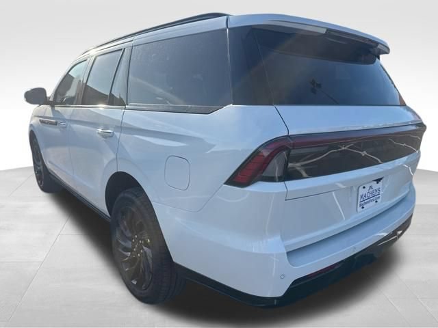 New 2026 Lincoln Navigator Reserve w/ Jet Appearance Package AWD/4WD image 4