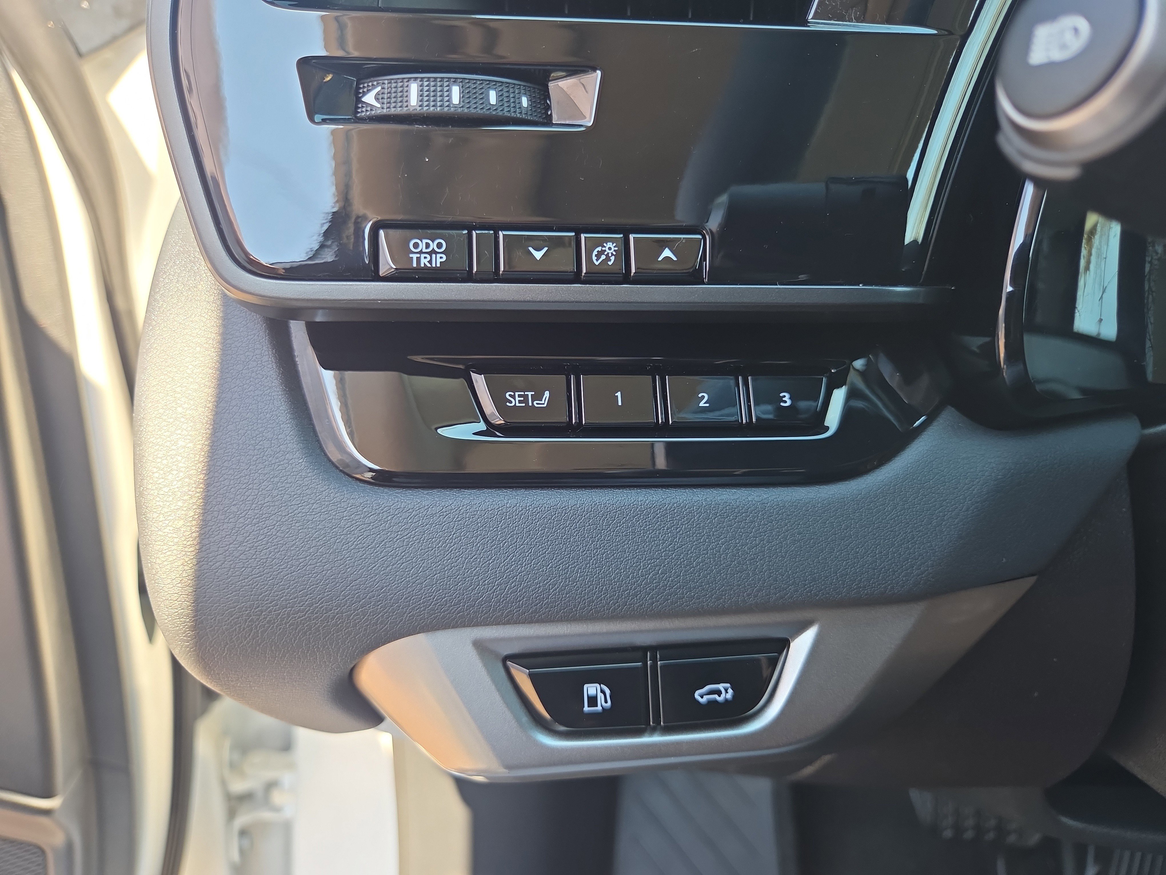 Used 2024 Lexus RX 350 Premium w/ Accessory Package (Z1) image 30