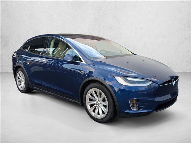 Used 2017 Tesla Model X 90D image 4