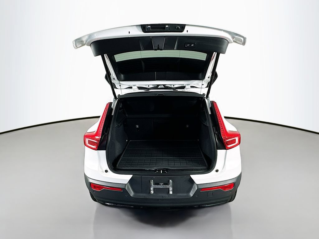 Used 2023 Volvo XC40 B5 Plus AWD/4WD image 27