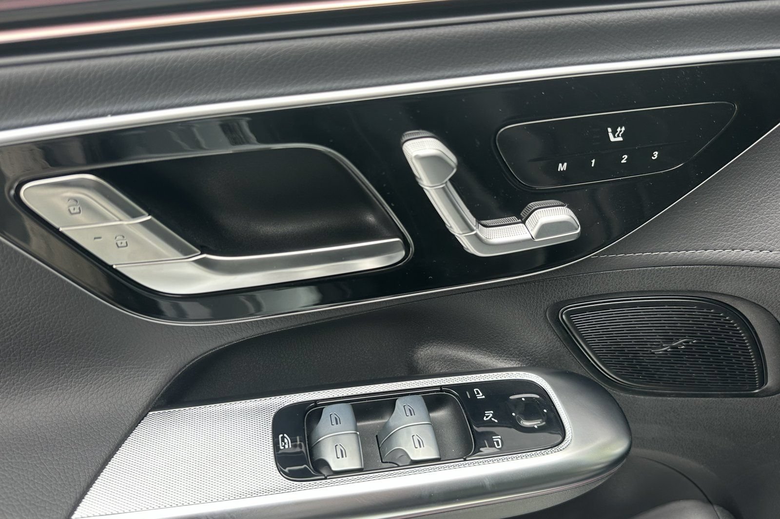 New 2026 Mercedes-Benz EQE 320 4MATIC Sedan image 11