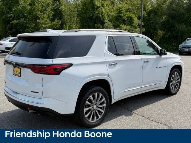 Used 2023 Chevrolet Traverse Premier FWD image 4