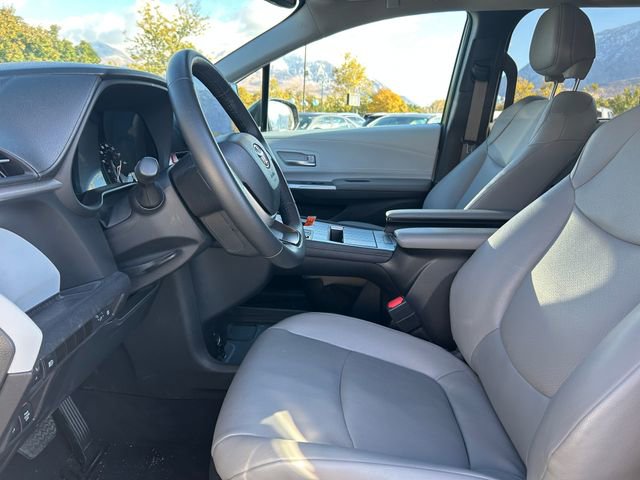 Used 2025 Toyota Sienna XLE image 26