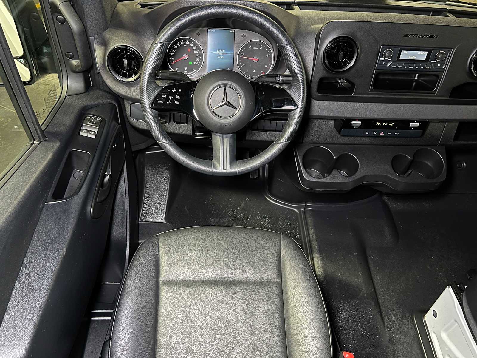 Used 2025 Mercedes-Benz Sprinter 2500 image 32