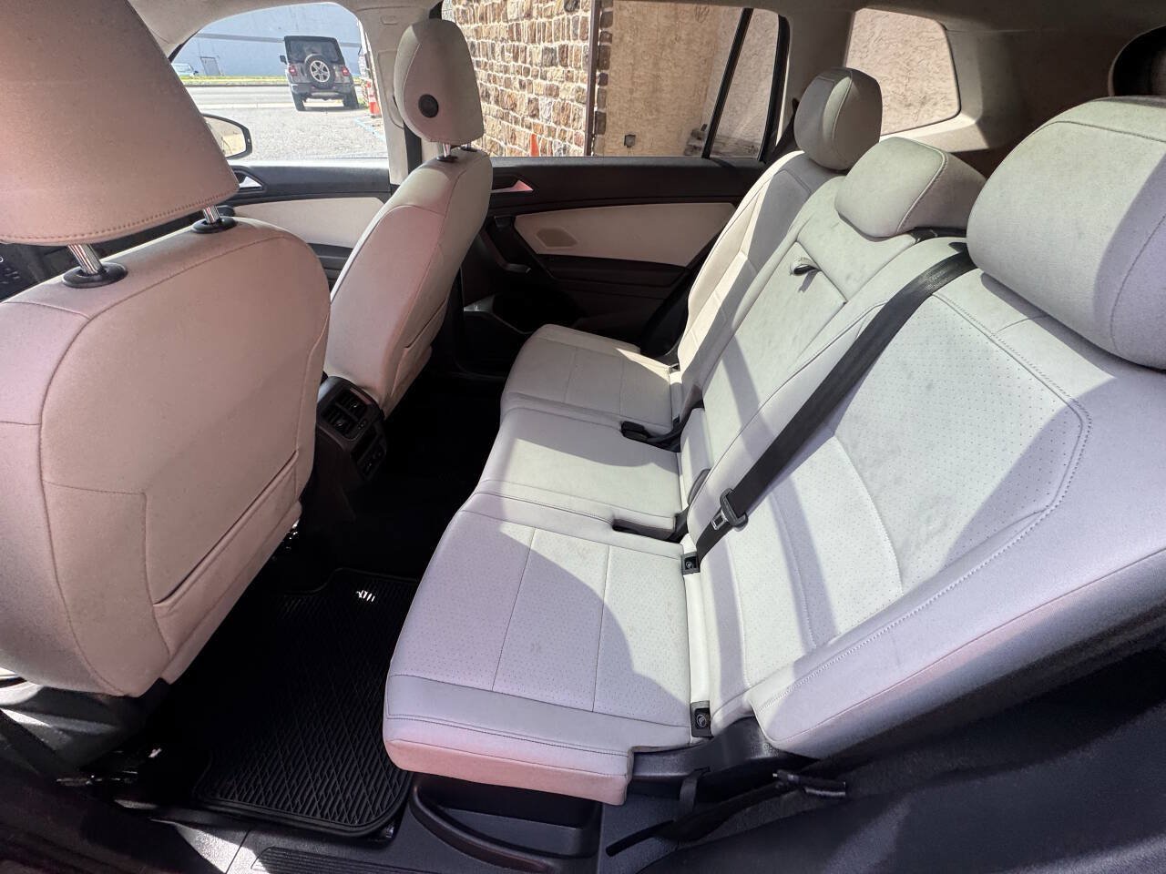 Used 2019 Volkswagen Tiguan SEL AWD/4WD image 17