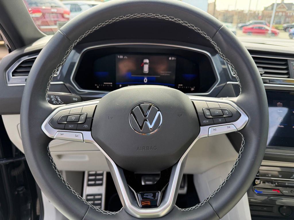 Used 2023 Volkswagen Tiguan SE R-Line image 17