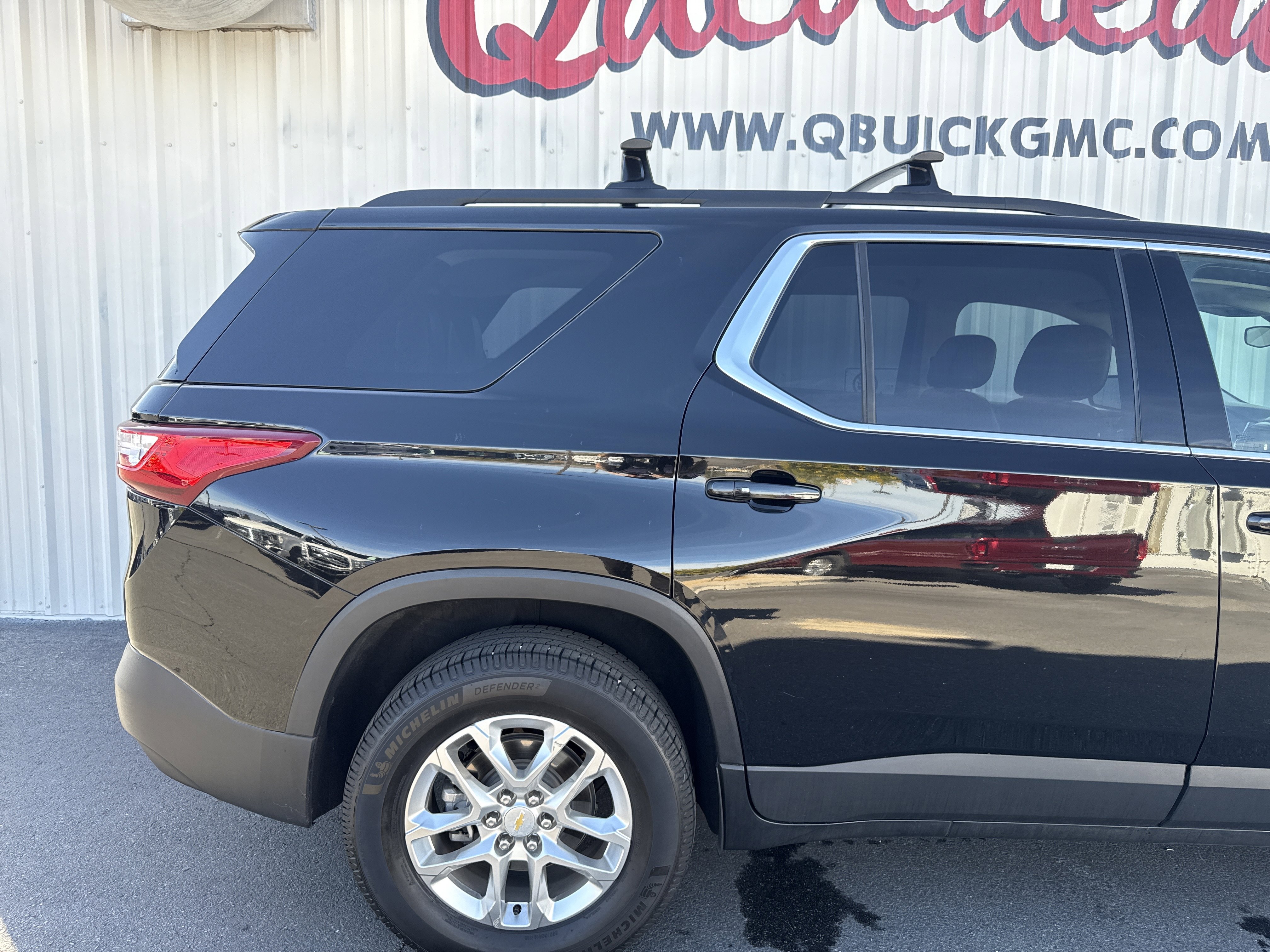 Used 2020 Chevrolet Traverse LT image 3