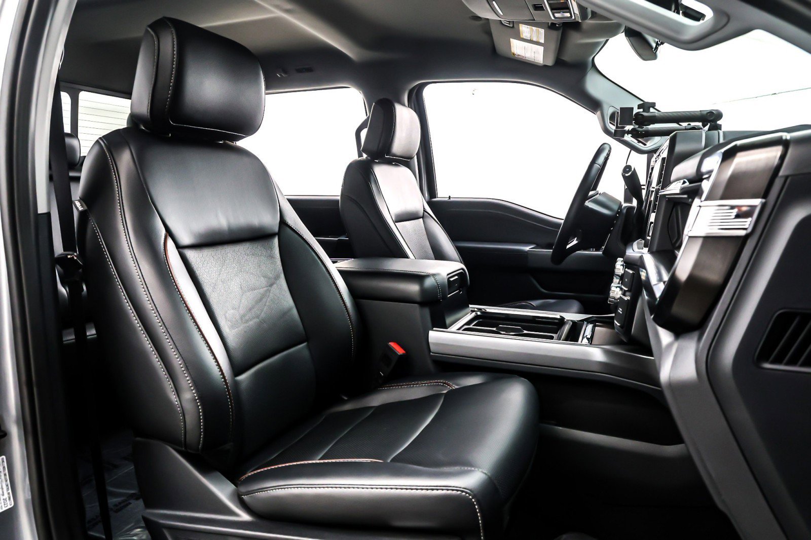 Used 2023 Ford F350 Lariat w/ Camper Package image 8