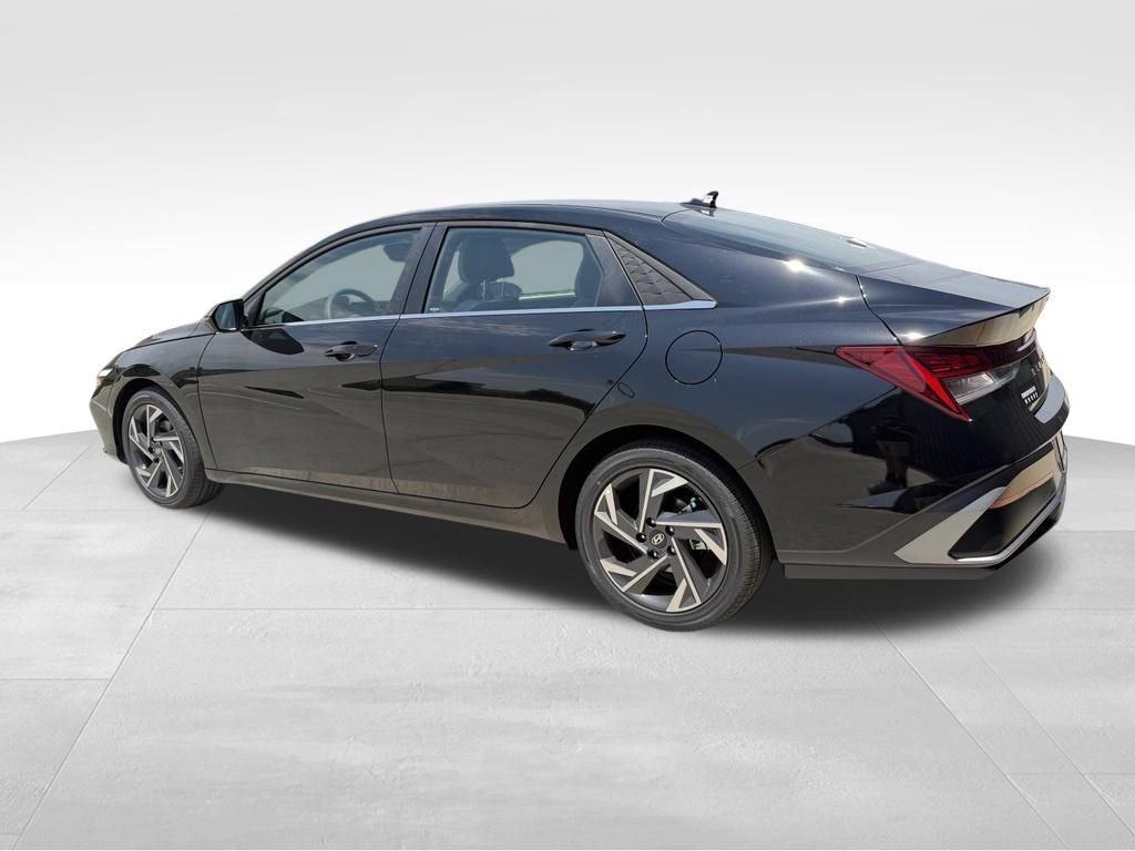 New 2026 Hyundai Elantra Limited FWD image 4
