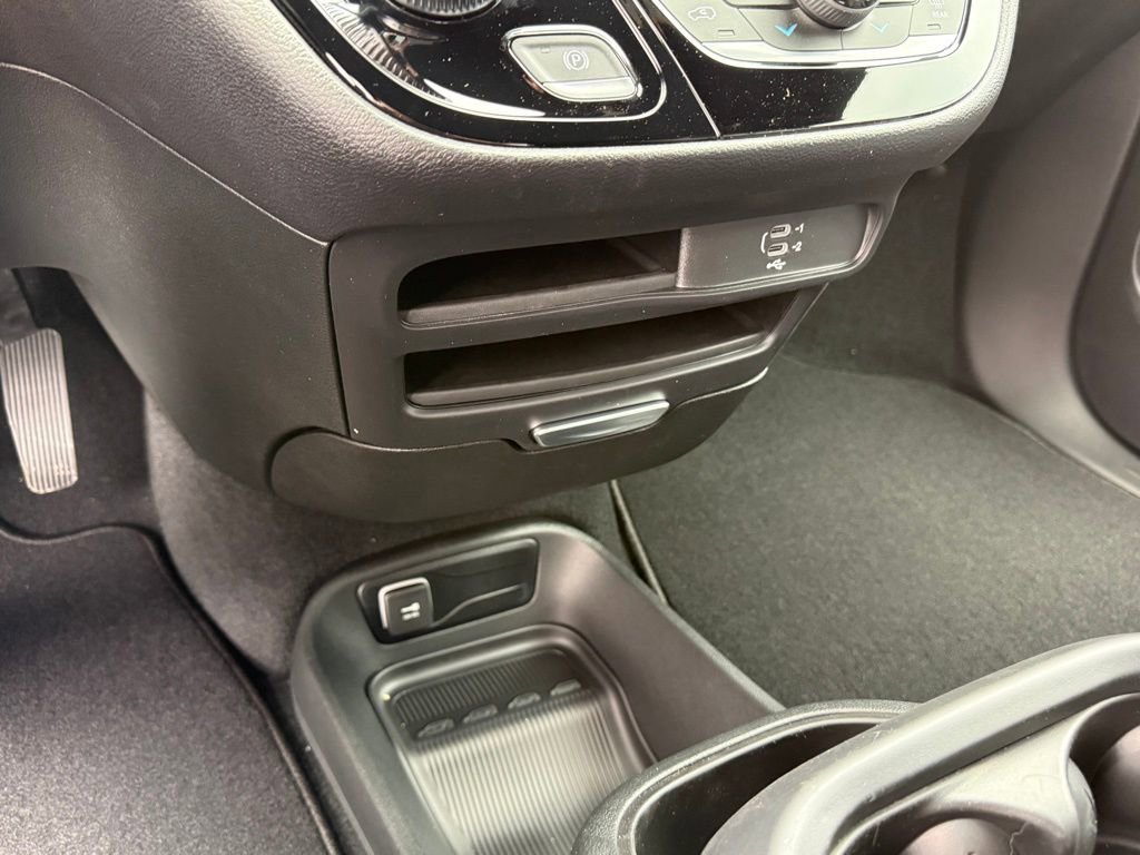 New 2026 Chrysler Voyager LX image 20