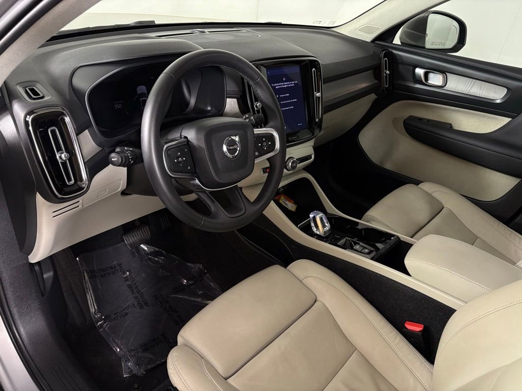 Used 2023 Volvo XC40 B5 Plus w/ Protection Package image 17