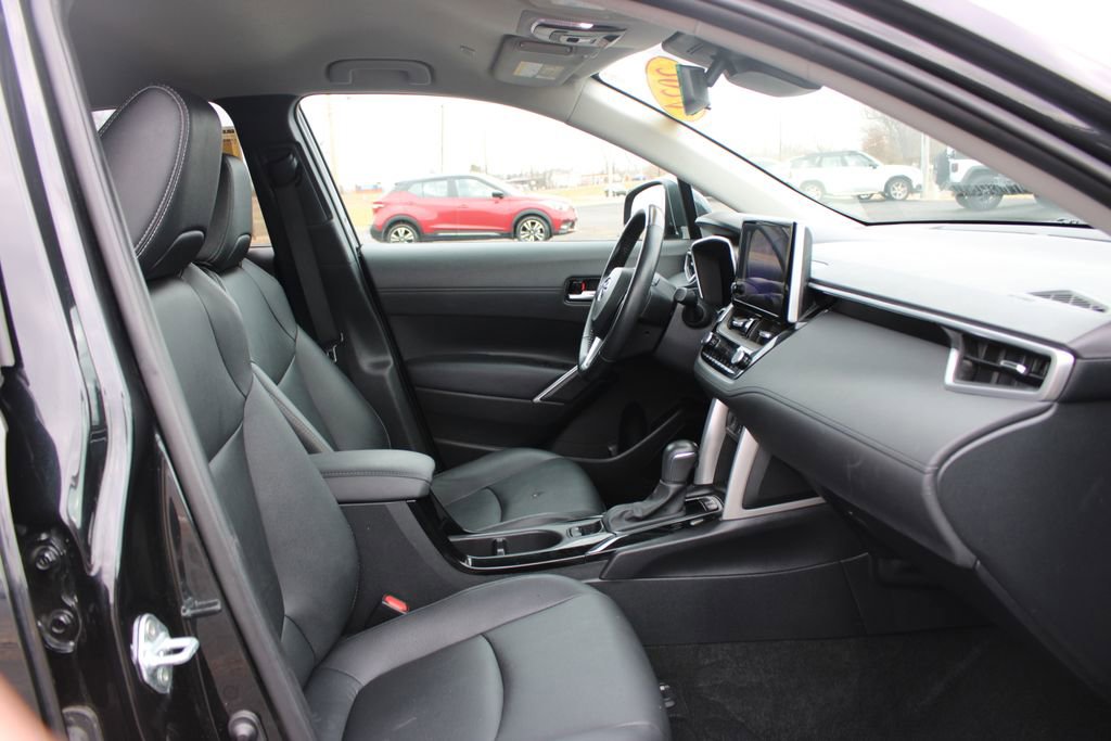 Used 2024 Toyota Corolla Cross XLE image 24