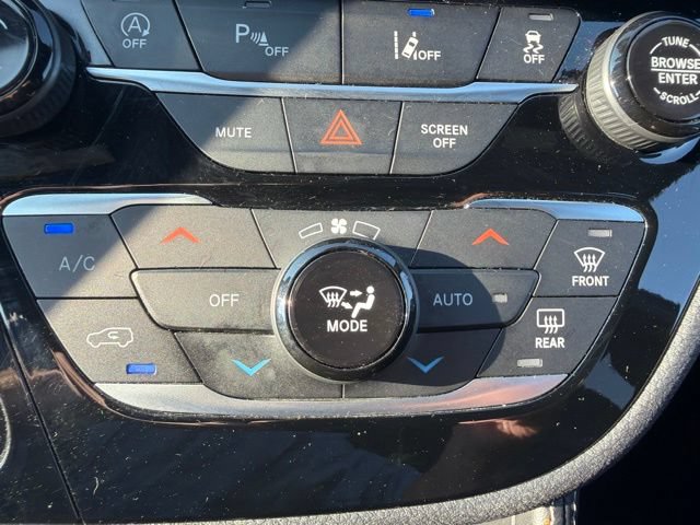 Used 2025 Chrysler Pacifica Limited FWD image 61