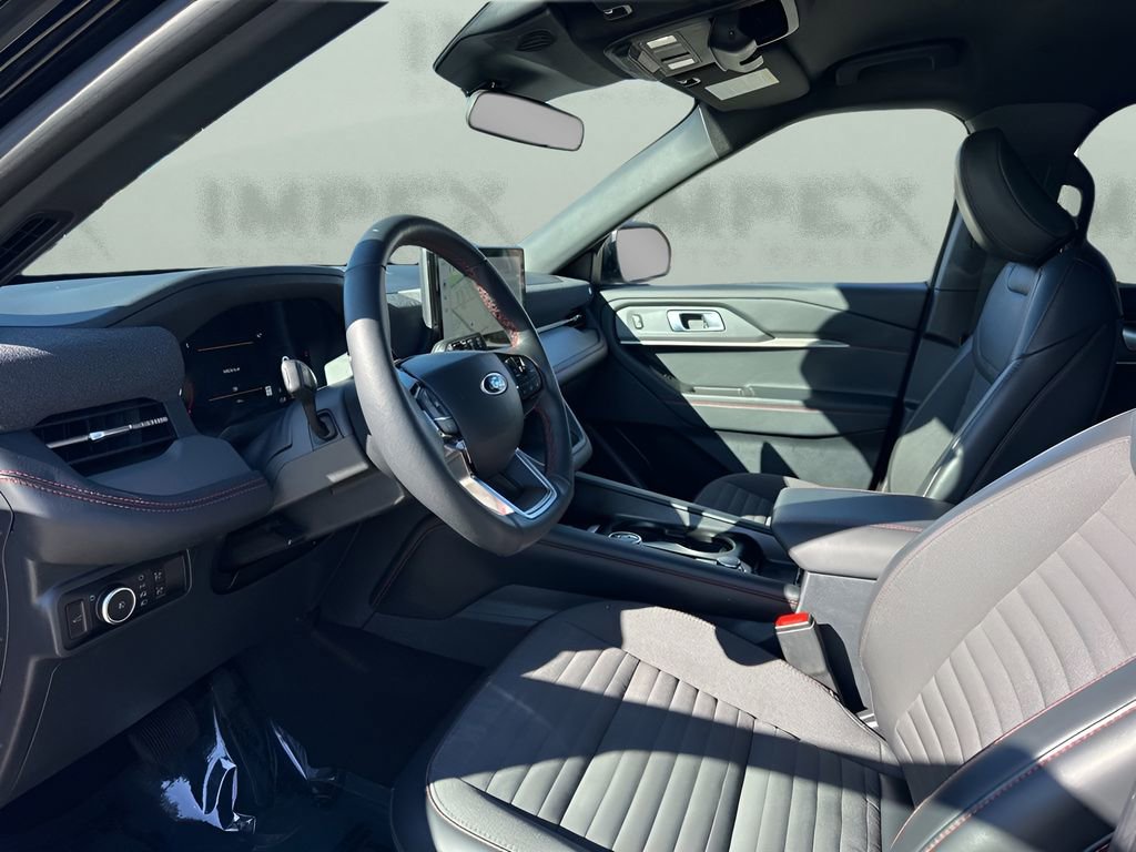 Used 2025 Ford Explorer ST-Line w/ ST-Line Street Pack image 9