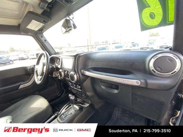 Used 2016 Jeep Wrangler Unlimited Sahara w/ Dual Top Group image 32