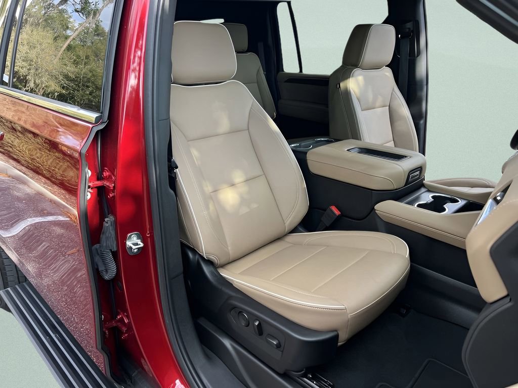 Used 2024 Chevrolet Suburban Premier image 30