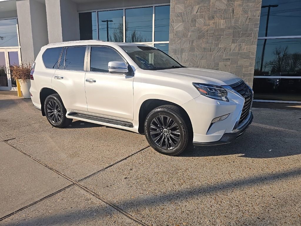 Used 2023 Lexus GX 460 Premium w/ Accessory Package image 2