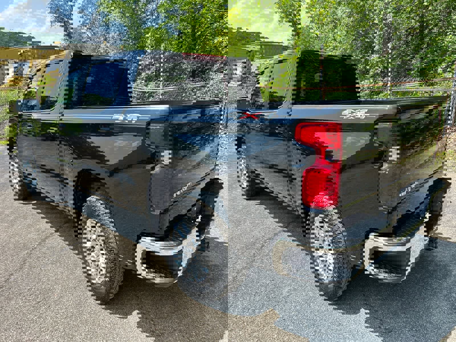 Used 2023 Chevrolet Silverado 1500 LT image 7