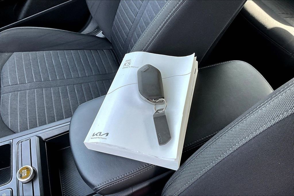 Used 2025 Kia K5 LXS image 32
