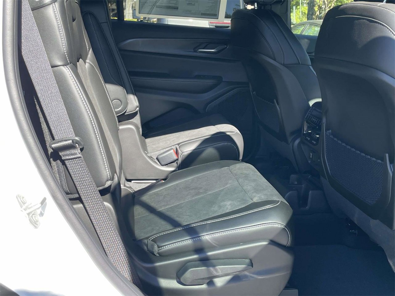 New 2025 Jeep Grand Cherokee L Altitude image 33