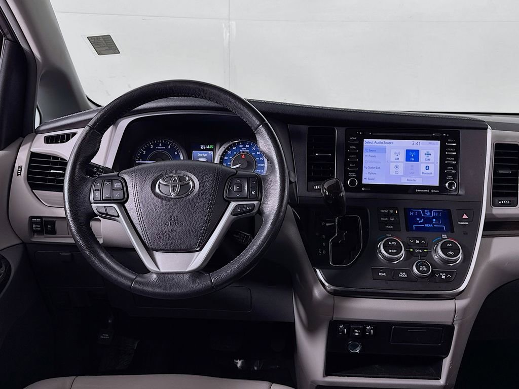 Used 2019 Toyota Sienna XLE image 12
