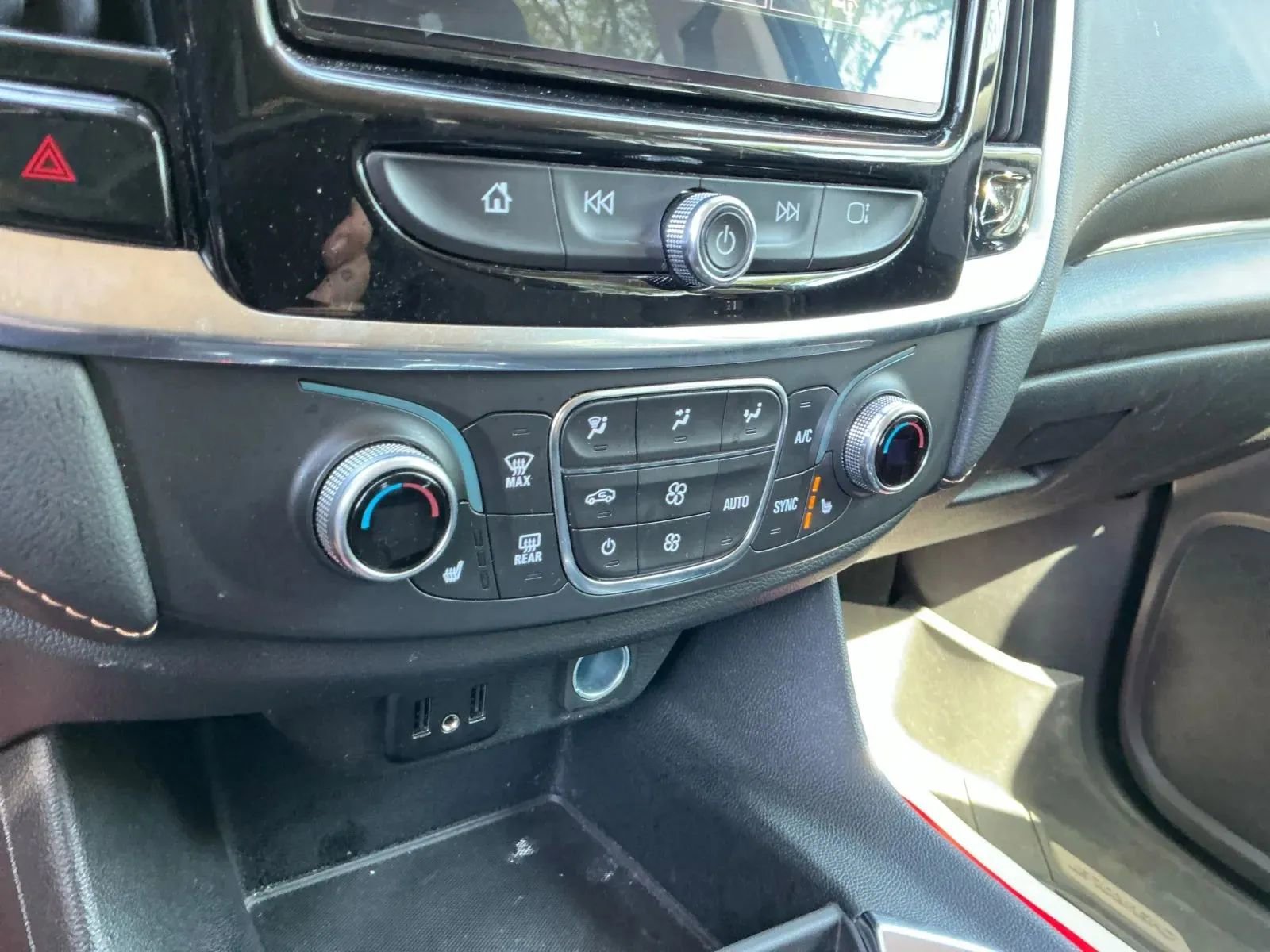 Used 2021 Chevrolet Traverse LT image 34