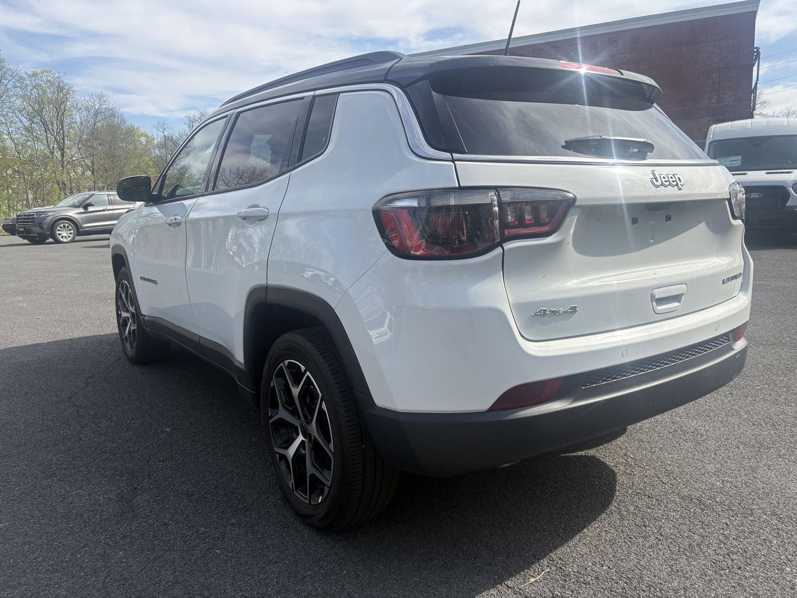 Used 2025 Jeep Compass Limited image 6