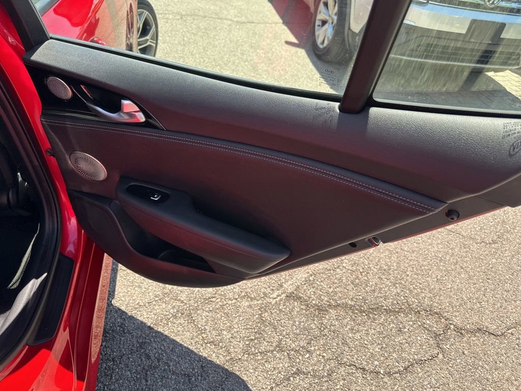 Used 2020 Kia Stinger GT-Line w/ Sun & Sound Package AWD/4WD image 32