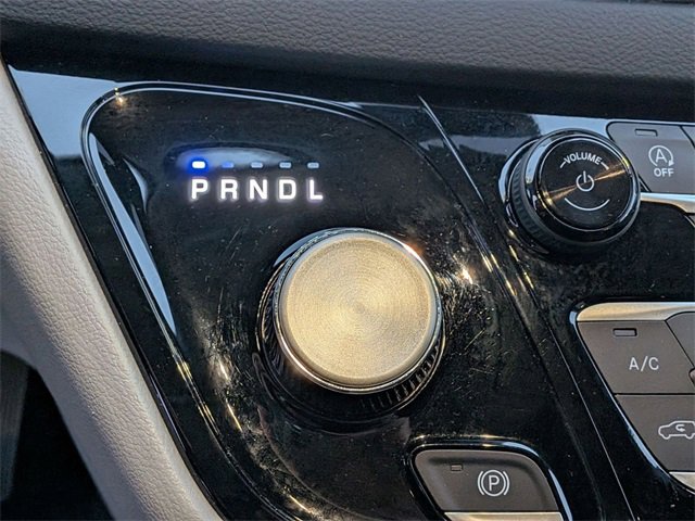 Used 2024 Chrysler Pacifica Touring-L image 23