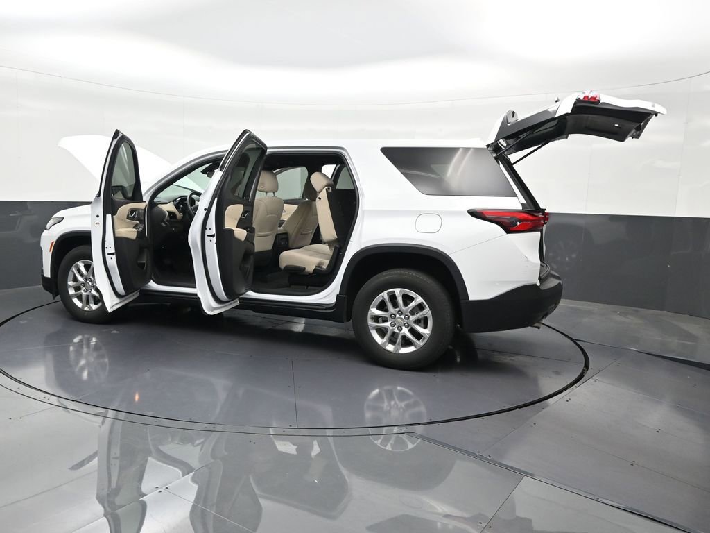 Used 2023 Chevrolet Traverse LS FWD image 35