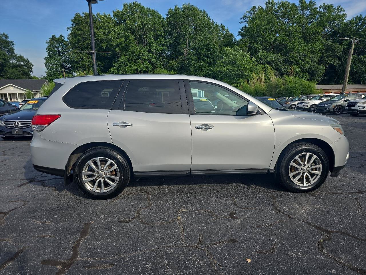 Used 2014 Nissan Pathfinder S AWD/4WD image 4