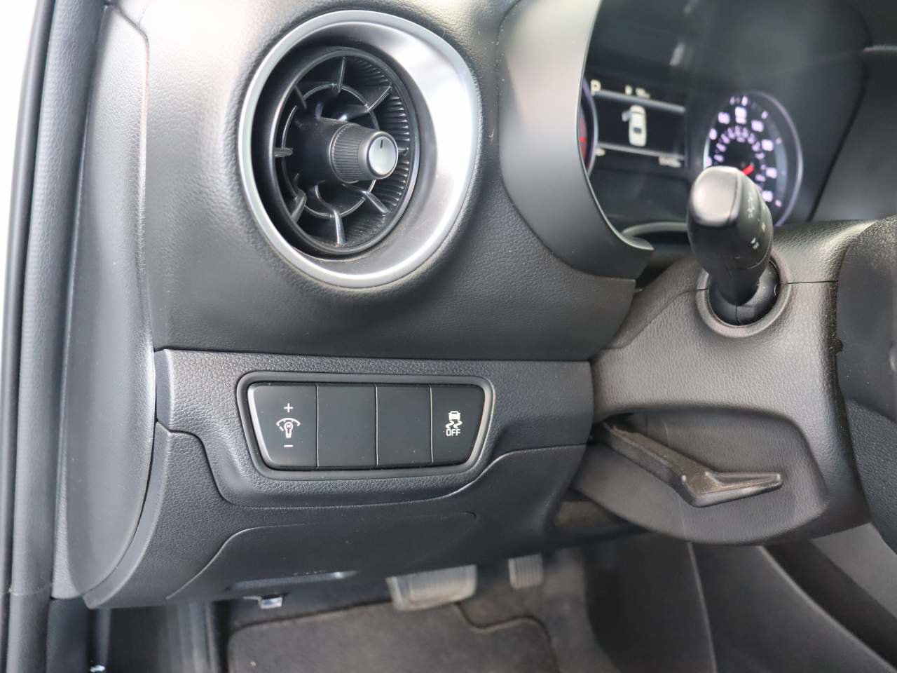 Used 2022 Kia Forte LXS FWD image 14