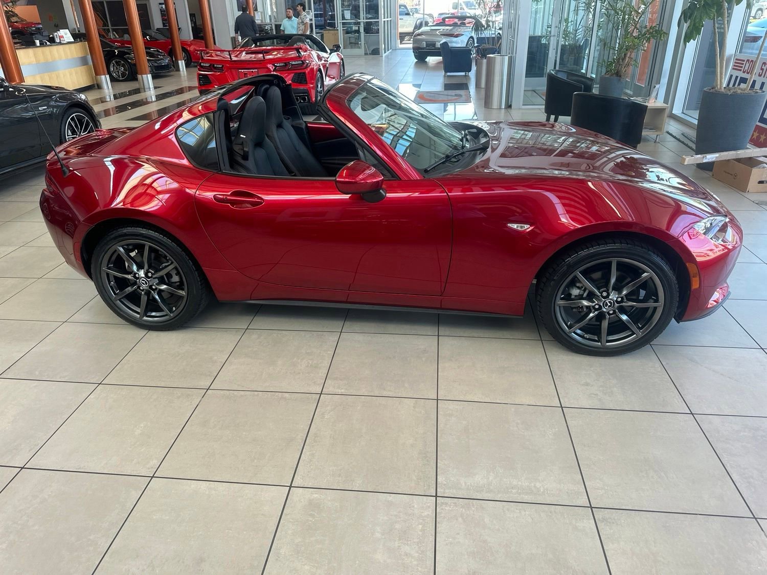 Used 2019 MAZDA MX-5 Miata RF Grand Touring RWD image 4