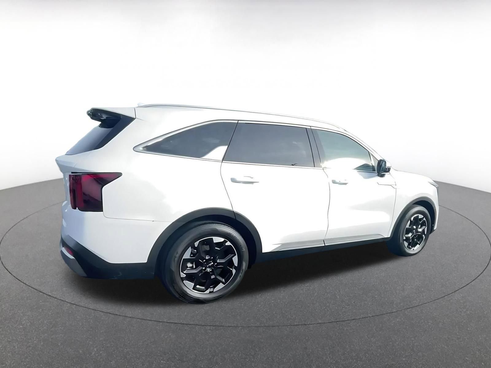 Used 2024 Kia Sorento S image 15