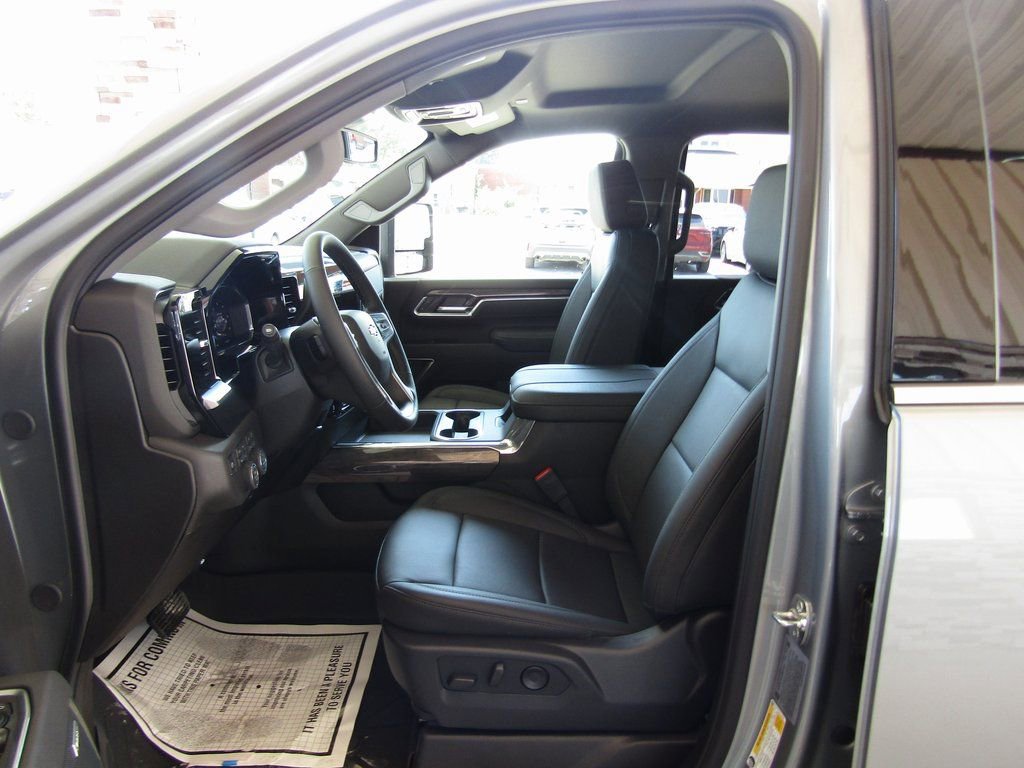 New 2026 Chevrolet Silverado 3500 LTZ w/ LTZ Convenience Package image 28
