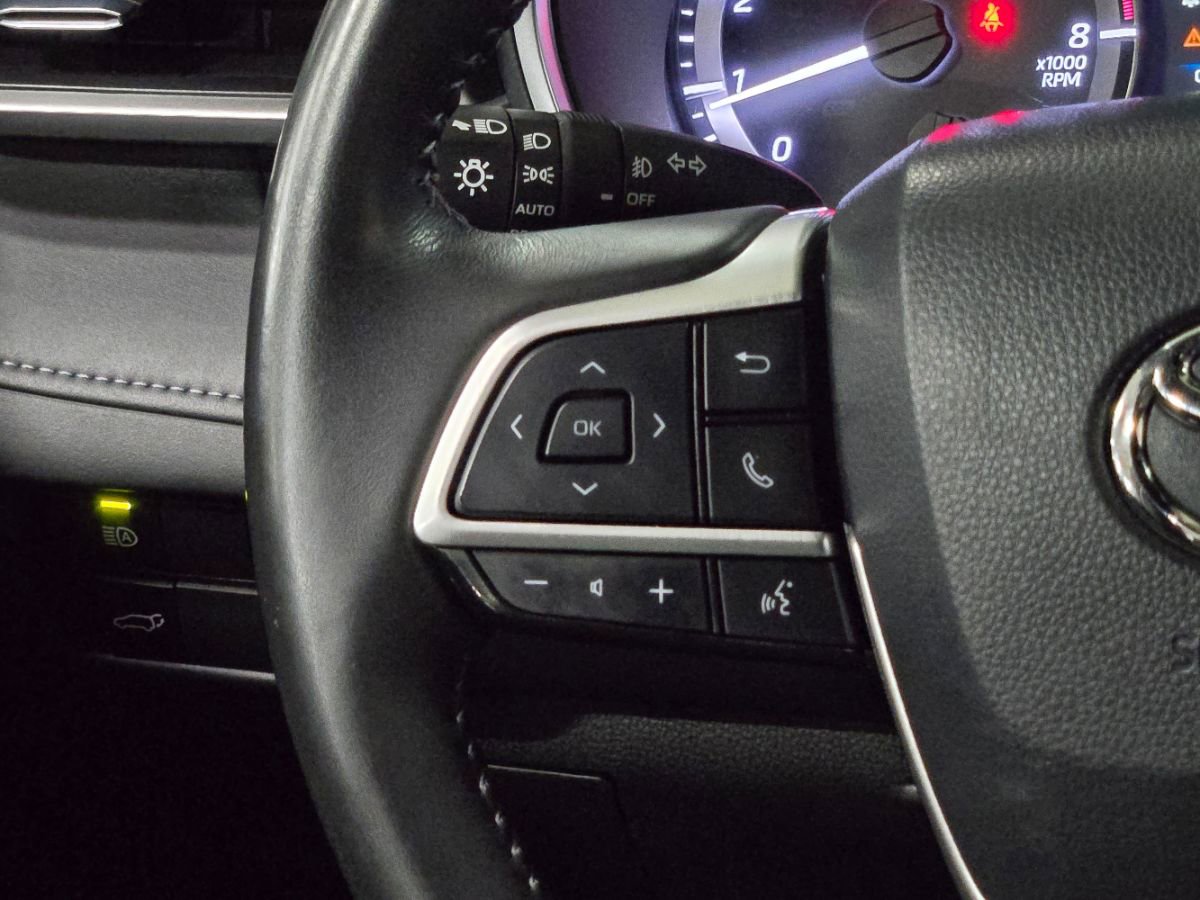 Used 2023 Toyota Highlander XSE image 42