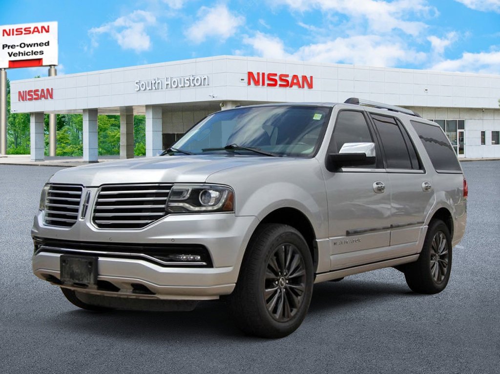Used 2015 Lincoln Navigator 2WD image 2