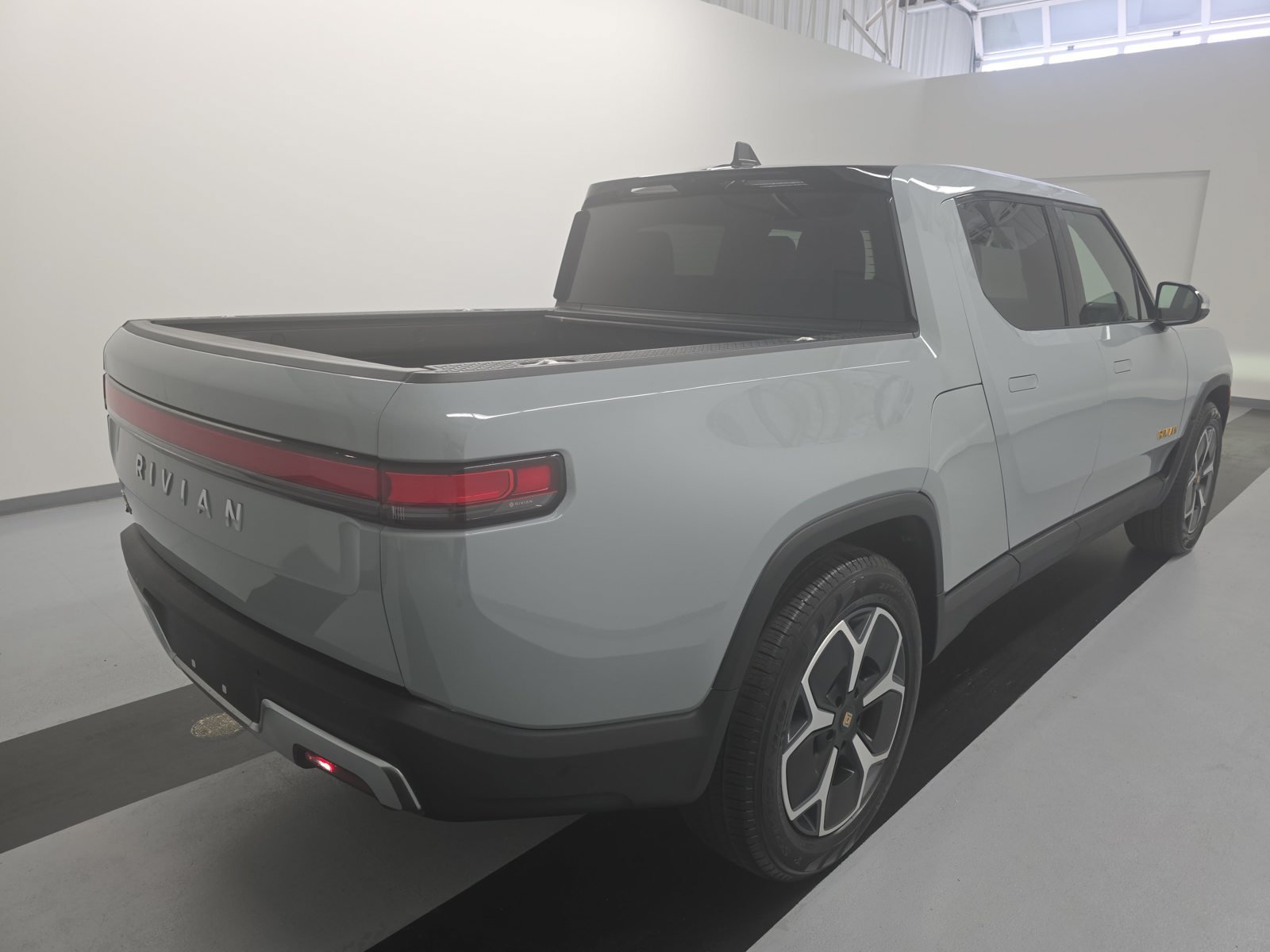 Used 2022 Rivian R1T Adventure AWD/4WD image 5