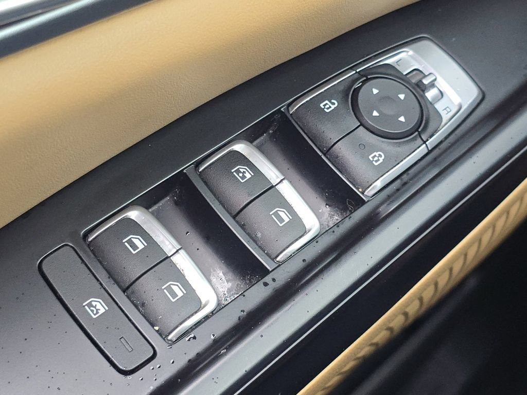 Used 2023 Kia Carnival LX FWD image 20