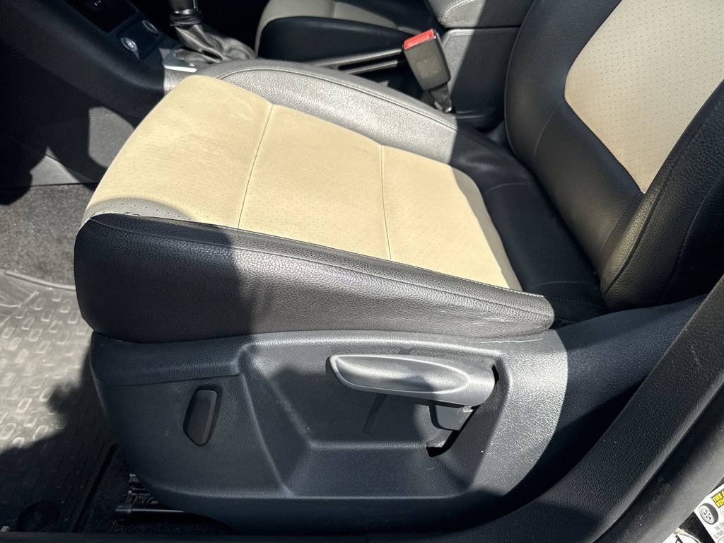 Used 2017 Volkswagen Tiguan S image 12