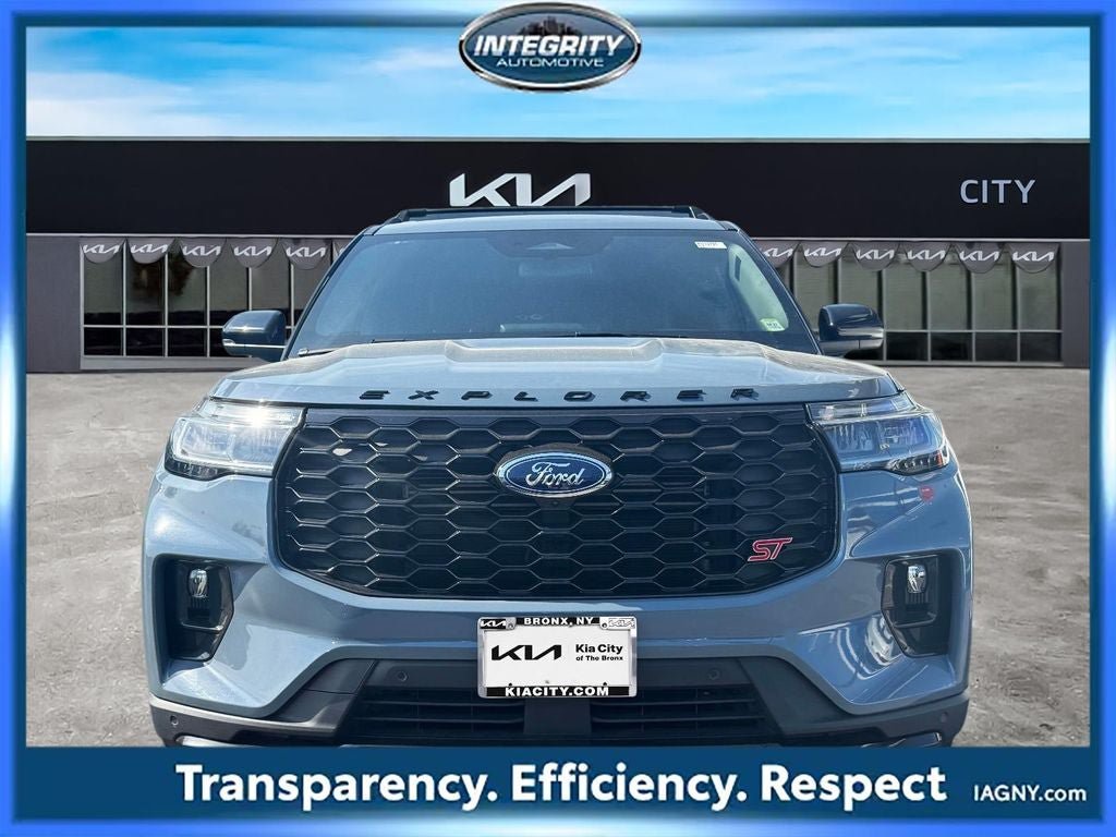 Used 2025 Ford Explorer ST AWD/4WD image 2