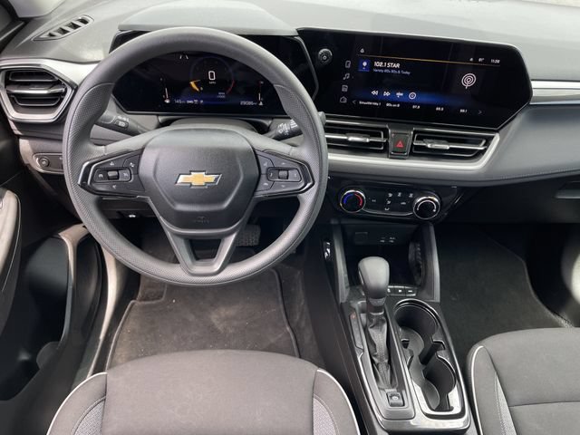 Used 2025 Chevrolet TrailBlazer LT AWD/4WD image 12