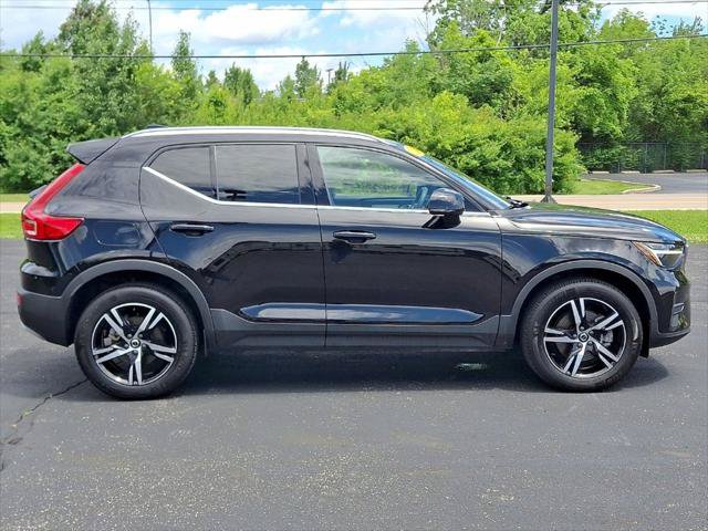 Used 2024 Volvo XC40 B5 Core AWD/4WD image 25