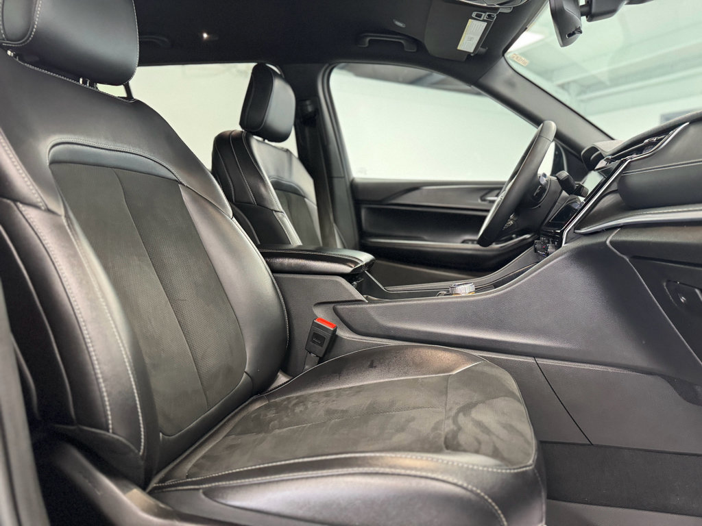 Used 2024 Jeep Grand Cherokee L Laredo image 33